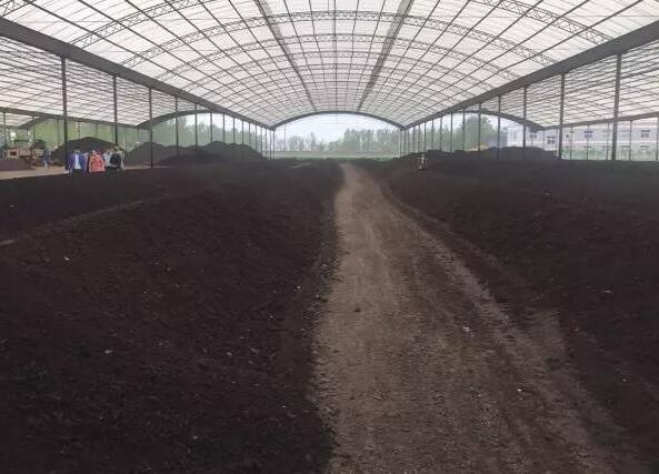 選有機(jī)肥設(shè)備犯難?鏈板翻堆機(jī)的優(yōu)勢(shì)值得了解